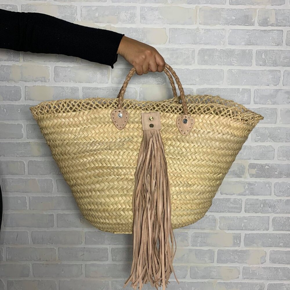 NWT Handwoven tote basket bag Straw tote bag - straw bag - woven bag - beach bag